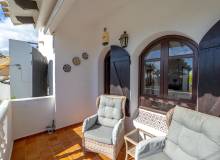 Resale - Villa / Semi detached - Villamartin