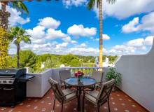 Resale - Villa / Semi detached - Villamartin