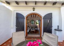 Resale - Villa / Semi detached - Villamartin