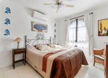 Resale - Villa / Semi detached - Villamartin