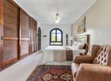 Resale - Villa / Semi detached - Villamartin