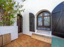 Resale - Villa / Semi detached - Villamartin