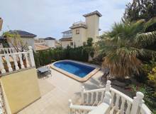 Venta - Villa / Semi adosado - La Zenia