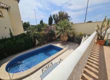 Venta - Villa / Semi adosado - La Zenia