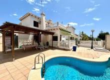 Venta - Villa / Semi adosado - Orihuela Costa - La Zenia