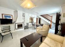 Venta - Villa / Semi adosado - Orihuela Costa - La Zenia