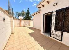 Venta - Villa / Semi adosado - Orihuela Costa - La Zenia