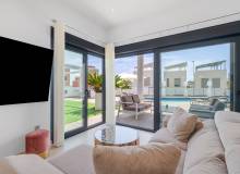Venta - Villa / Semi adosado - Orihuela Costa - Villamartín