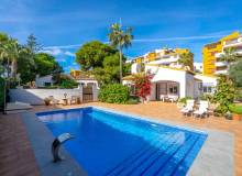 Venta - Villa / Semi adosado - Punta Prima