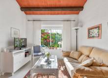 Venta - Villa / Semi adosado - Punta Prima