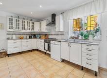 Venta - Villa / Semi adosado - Punta Prima