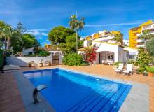 Venta - Villa / Semi adosado - Punta Prima