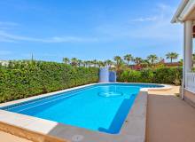 Venta - Villa / Semi adosado - Torrevieja - La Mata