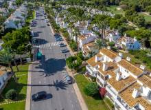 Venta - Villa / Semi adosado - Villamartin