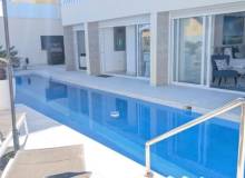 Venta - Villa / Semi adosado - Villamartin