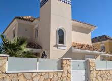 Venta - Villa / Semi adosado - Villamartin