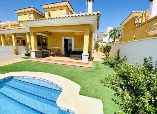 Villa / Parhus - Resale - La Zenia - La Zenia