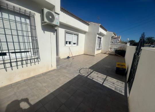 Villa / Parhus - Resale - Torrevieja - Torrevieja