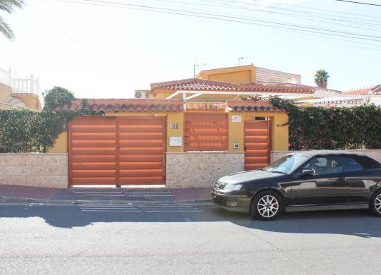 Villa / Parhus - Resale - Torrevieja - Torrevieja