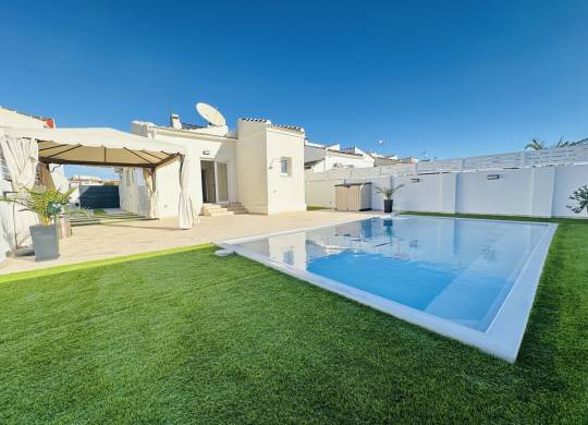 Villa / Parhus - Resale - Torrevieja - Torrevieja