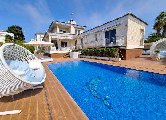 Villa / Semi adosado - Venta - Torrevieja - CV-49111