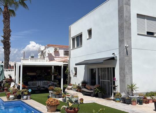 Villa / Semi adosado - Venta - Torrevieja - La Siesta - El Salado -  Torreta