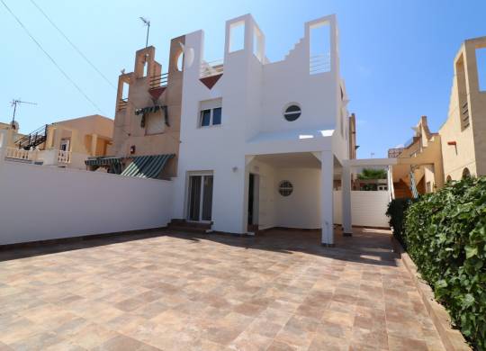 Villa / Semi adosado - Venta - Torrevieja - Torrevieja