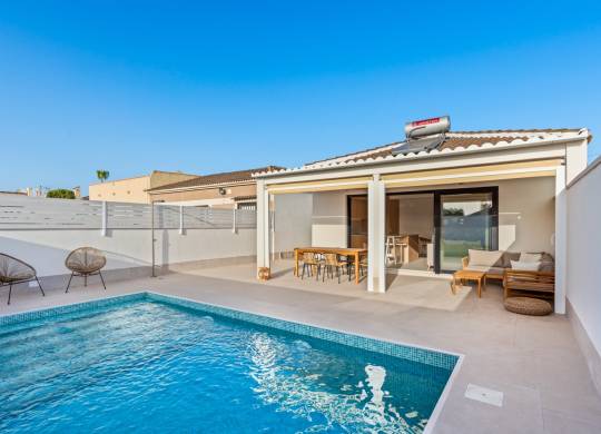 Villa / Semi detached - Resale - Torrevieja - El chaparral