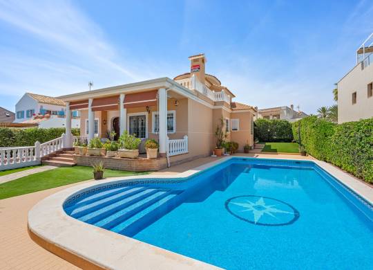 Villa / Semi detached - Resale - Torrevieja - La Mata